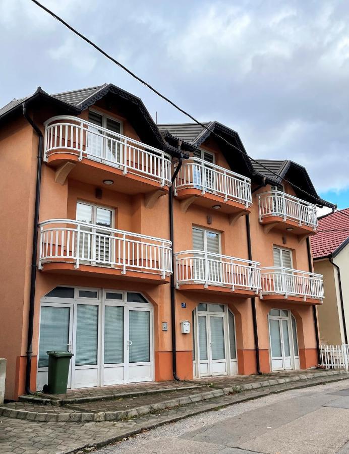 Deutsches Haus Livno Aparthotel Екстериор снимка